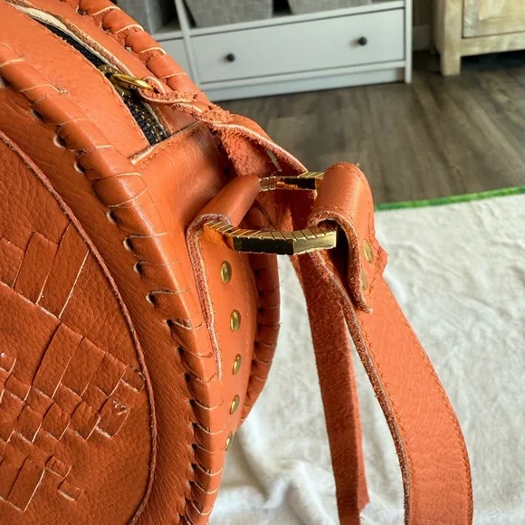 CLEOBELLA OBRAND CLEATHER CANTEEN STYLE SHOULDER BAG WITH WOVEN DETAILS - Picture 8 of 11